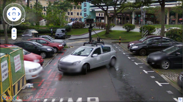 Street View-Fahrzeug rangiert